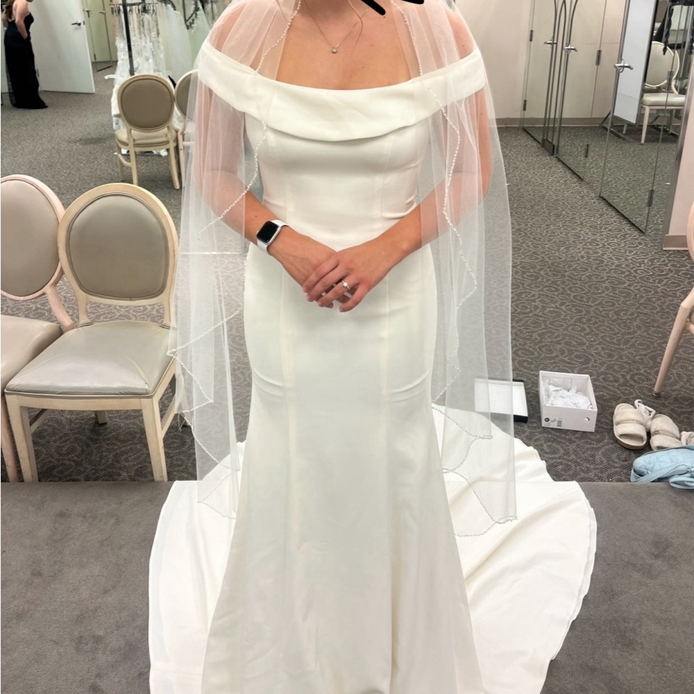 Never Worn David’s Bridal Ivory Off the Shoulder Wedding Dress